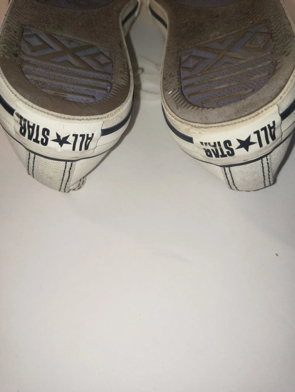 White Converse Chuck Taylor Sneakers / Youth 2.5 / EUR 34